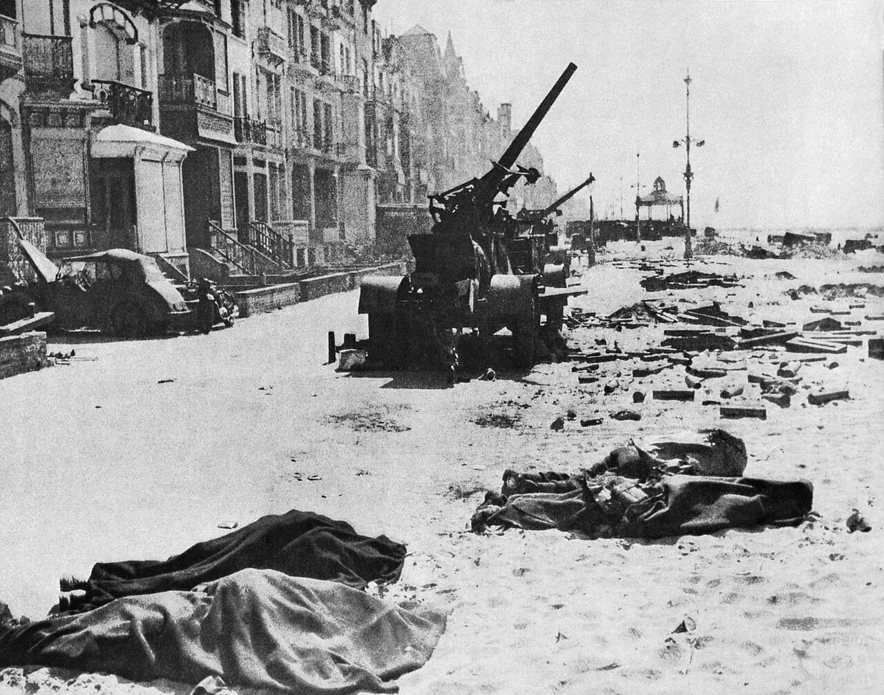 Soldats britanniques attendant l'évacuation sur les plages de Dunkerque