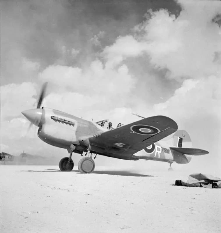 Kittyhawk du 250e escadron RAF en Égypte, 1942