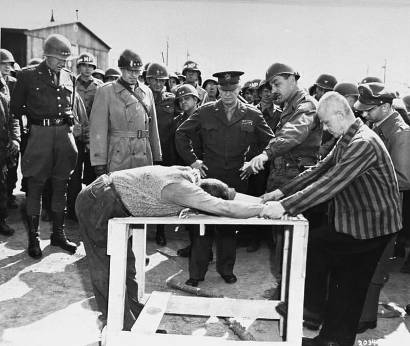 Eisenhower s'adressant aux parachutistes avant le Jour J