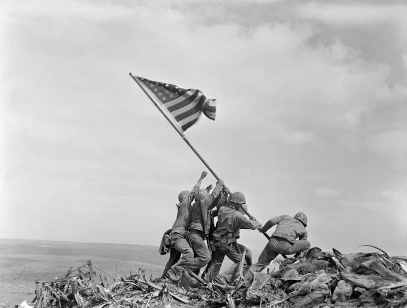Lever du drapeau américain sur Iwo Jima, février 1945