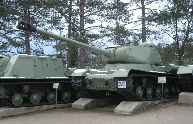 IS-2 (Iosif Stalin)