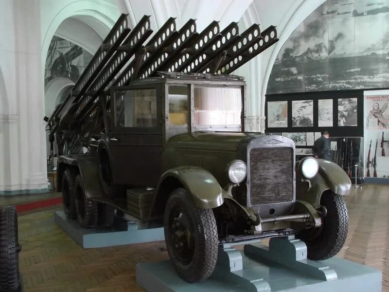 Lance-roquettes Katyusha BM-13 au Musée d'artillerie de Saint-Pétersbourg