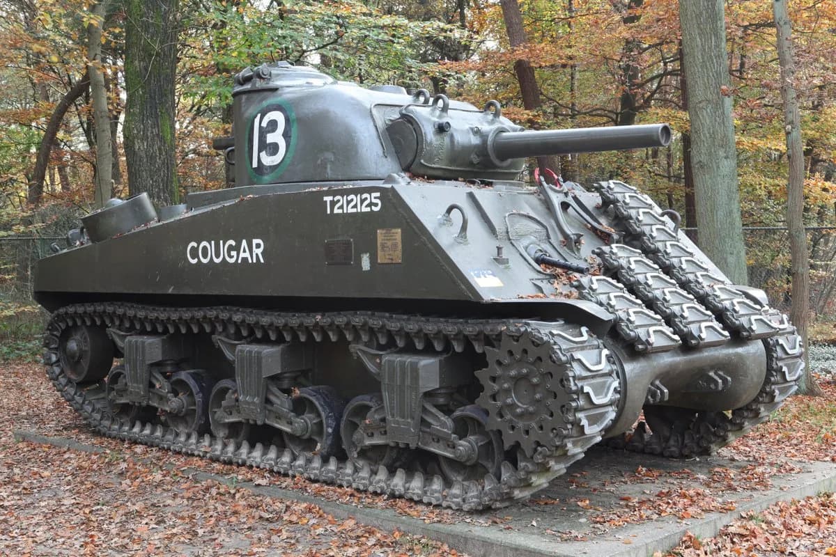 Char M4 Sherman restauré en exposition